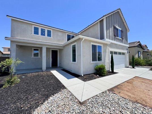 Attached, Exterior, Facade, Farmhouse
