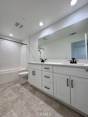 Bathroom, Dual Sink Vanities, Interior, Recessed Lighting