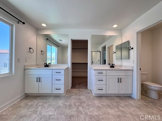 Bathroom, Dual Sink Vanities, Interior, Recessed Lighting