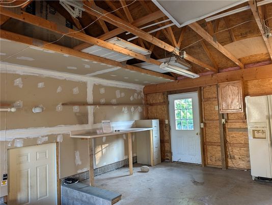 Empty room, Interior, Wooden Beams, Wooden Ceilings, Wooden Walls