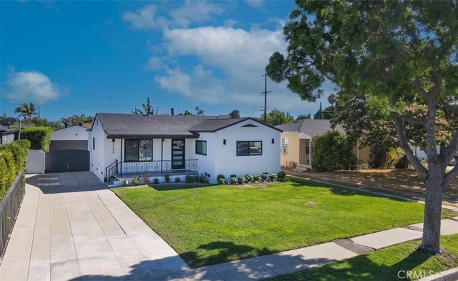 Backyard, Exterior, Facade, Ranch