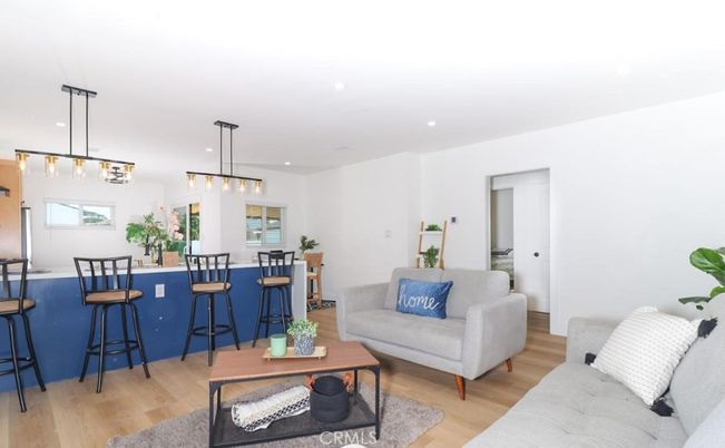 Interior, Living room, Pendant Lights, Recessed Lighting, Wood Texture Flooring