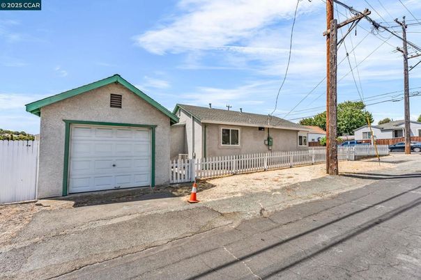 Detached Garage, Exterior