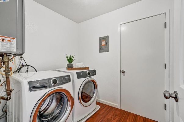 Interior, Washer, Wood Texture Flooring