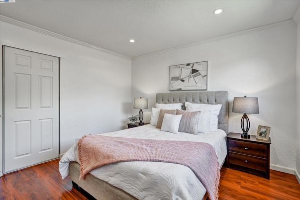 Bedroom, Interior, Recessed Lighting, Wood Texture Flooring