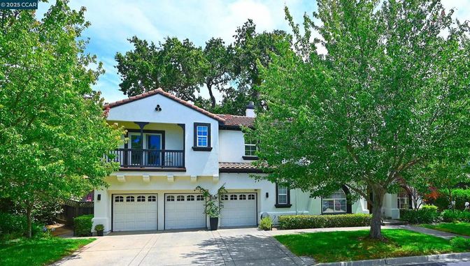 Attached, Exterior, Facade, Spanish Mediterranean