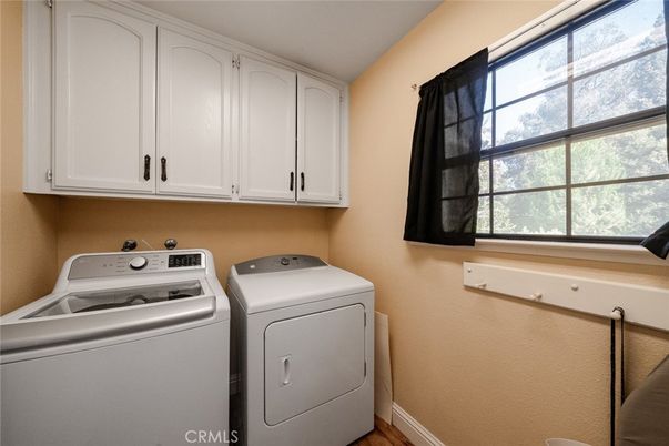 Interior, Washer, Wood Texture Flooring