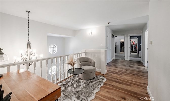 Interior, Pendant Lights, Wood Texture Flooring