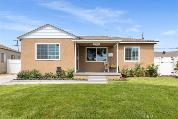 Backyard, Exterior, Facade, Ranch