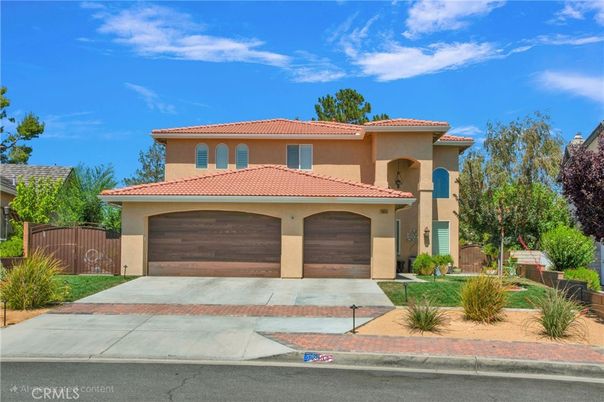 Attached, Exterior, Facade, Mediterranean