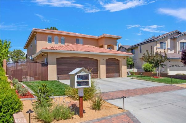 Attached, Exterior, Facade, Mediterranean