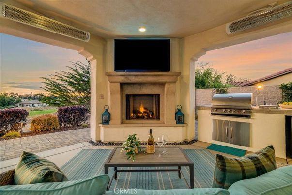 Exterior, Fireplace, Living room