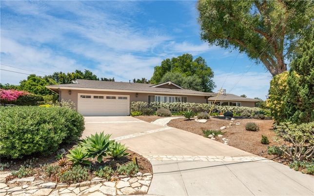 Attached, Exterior, Facade, Ranch