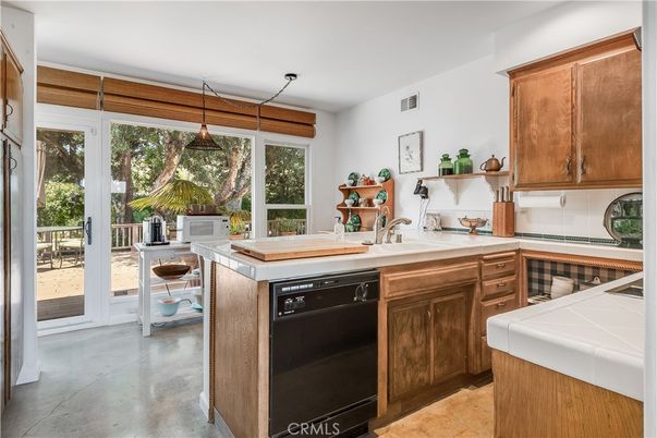 Interior, Kitchen, Pendant Lights, Tile Countertops