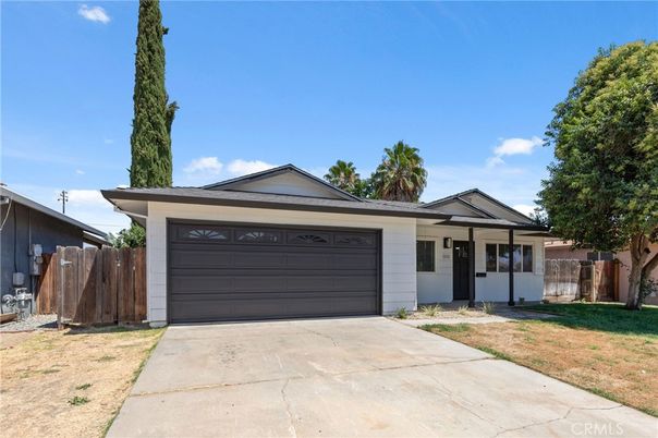 Attached, Exterior, Facade, Ranch