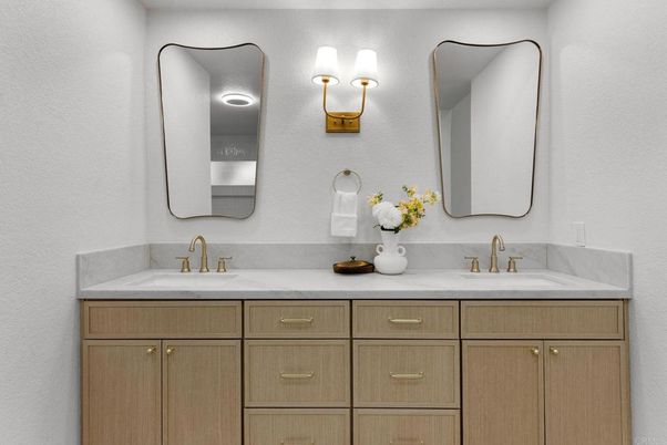 Bathroom, Dual Sink Vanities, Interior