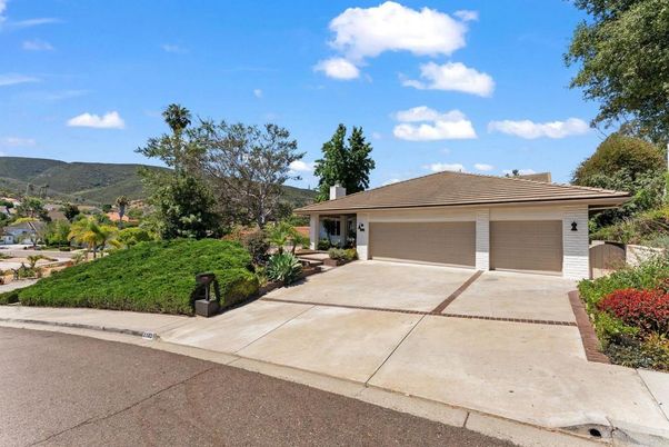 Attached, Exterior, Facade, Ranch