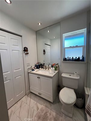 Bathroom, Interior, Marble, Recessed Lighting