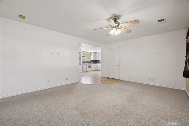 Empty room, Interior