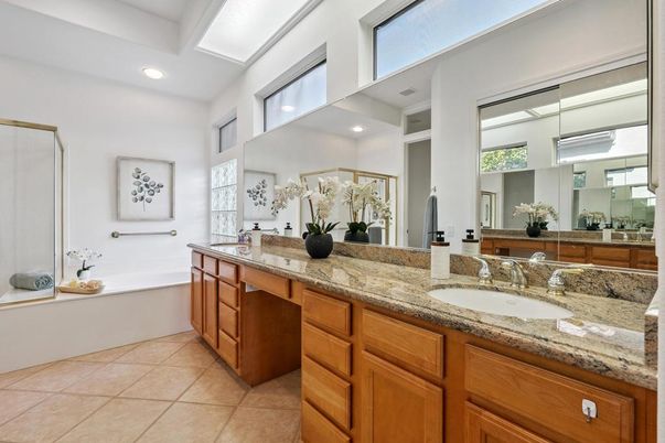 Bathroom, Dual Sink Vanities, Interior, Recessed Lighting