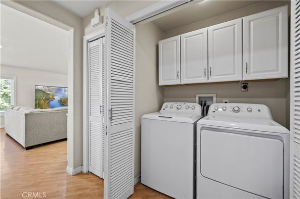 Interior, Utility Closets, Washer, Wood Texture Flooring