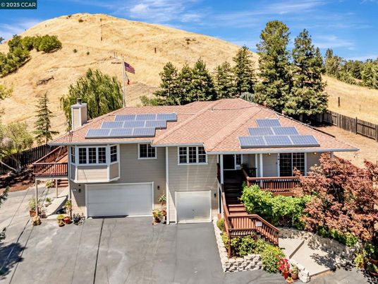 Attached, Exterior, Facade, Solar Panels, Split Level