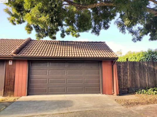 Detached Garage, Exterior