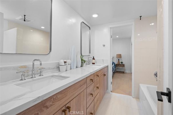 Bathroom, Dual Sink Vanities, Interior, Recessed Lighting