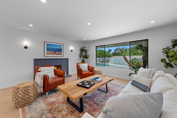 Fireplace, Interior, Living room, Recessed Lighting