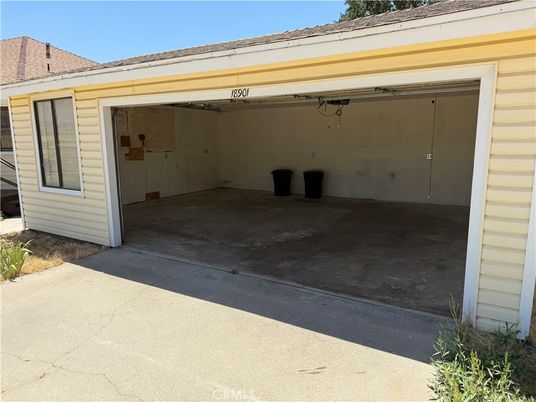 Exterior, Garage