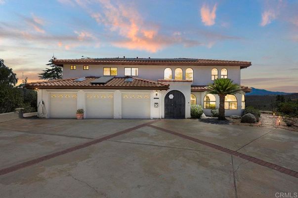 Attached, Exterior, Facade, Mediterranean