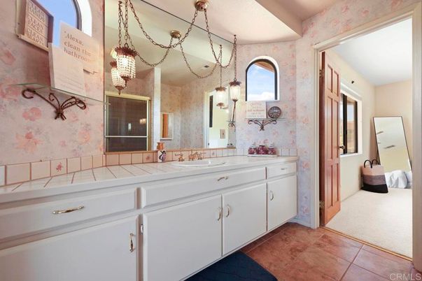 Bathroom, Interior, Pendant Lights, Tile Countertops