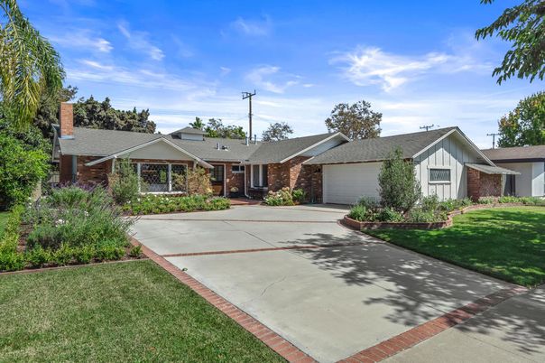 Attached, Backyard, Exterior, Facade, Brick Facade, Ranch