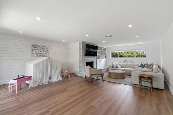Fireplace, Interior, Living room, Recessed Lighting, Wood Texture Flooring