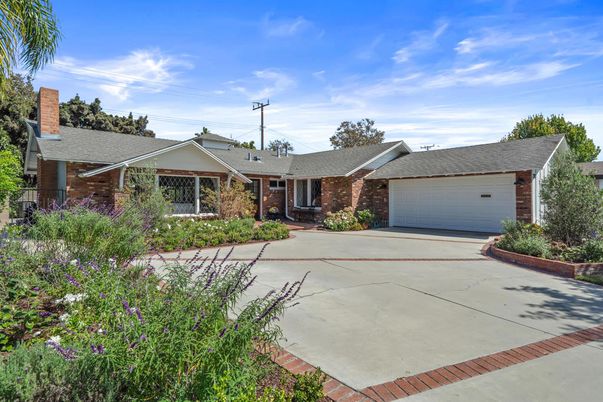 Attached, Exterior, Facade, Brick Facade, Ranch