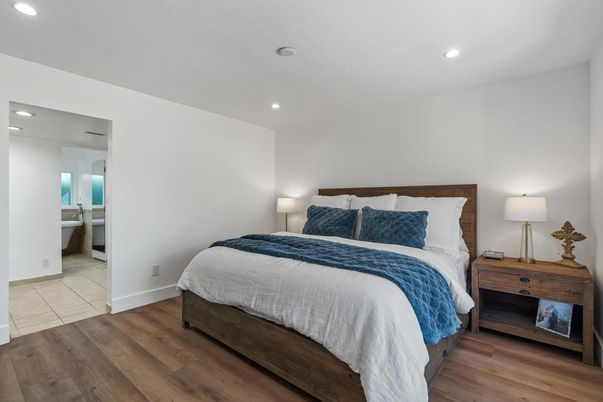 Bedroom, Interior, Recessed Lighting, Water, Wood Texture Flooring