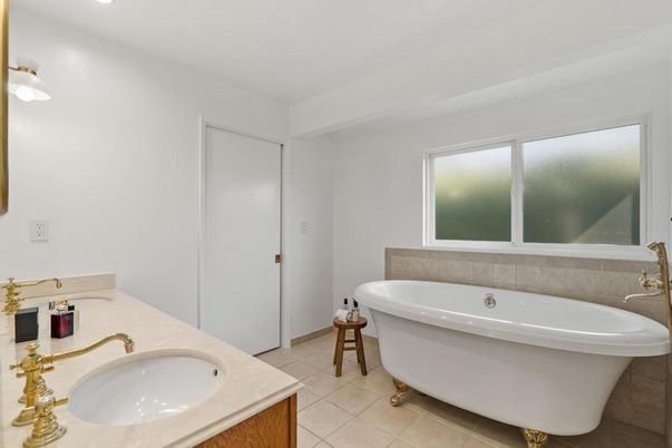 Bathroom, Dual Sink Vanities, Free Standing Baths, Interior, Recessed Lighting