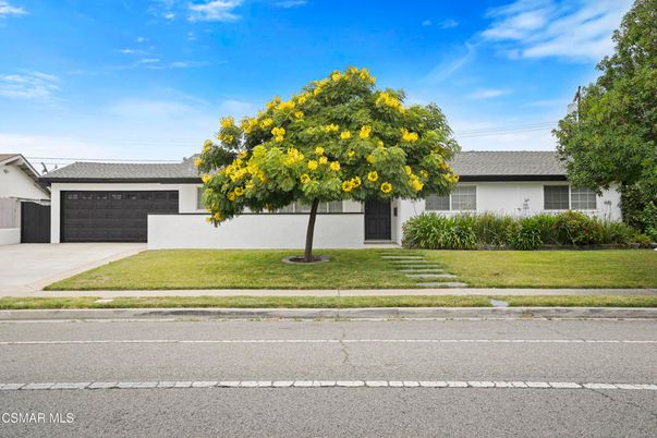 Attached, Exterior, Facade, Ranch