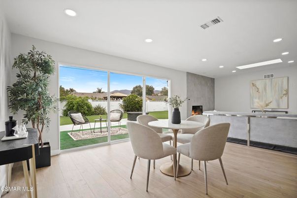 Dining room, Fireplace, Interior, Recessed Lighting, Wood Texture Flooring