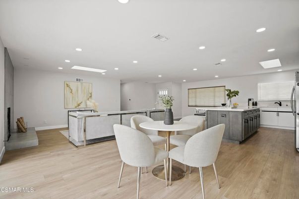 Dining room, Interior, Kitchen, Recessed Lighting, Wood Texture Flooring