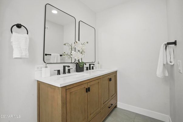 Bathroom, Dual Sink Vanities, Interior, Recessed Lighting