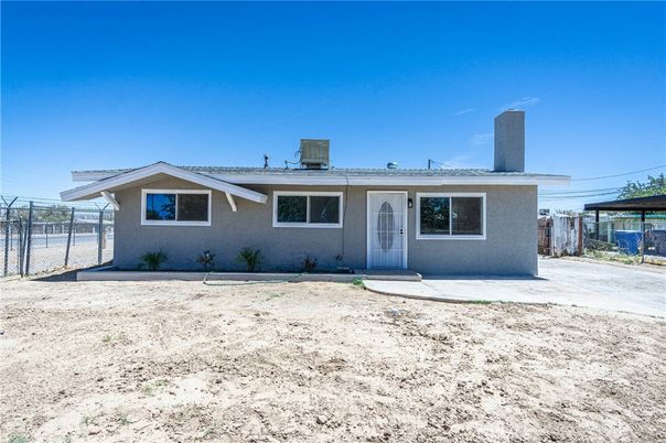 Backyard, Exterior, Facade, Ranch