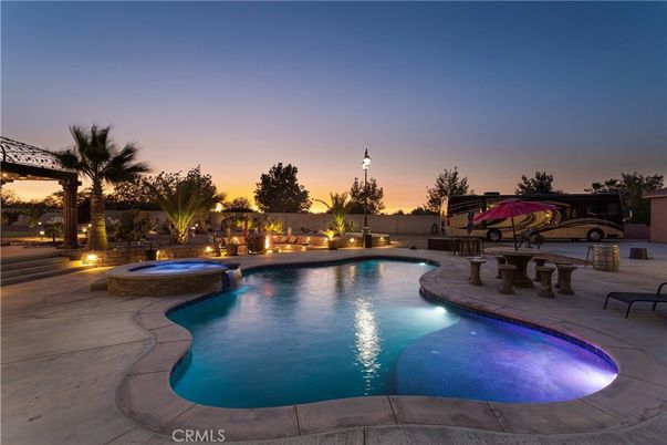 Exterior, Pool
