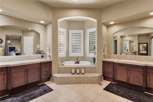 Bathroom, Dual Sink Vanities, Interior, Recessed Lighting