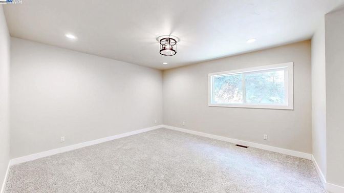 Empty room, Interior, Recessed Lighting