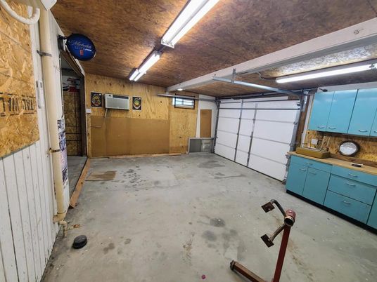 Garage, Interior, Wooden Walls
