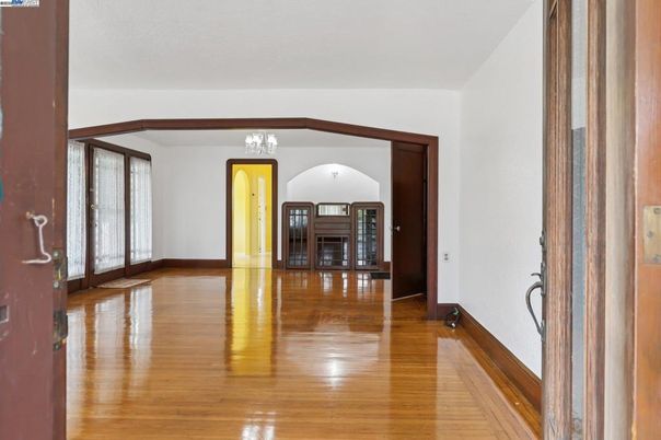 Chandelier, Empty room, Interior, Wood Texture Flooring