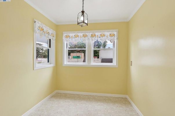 Empty room, Interior, Pendant Lights