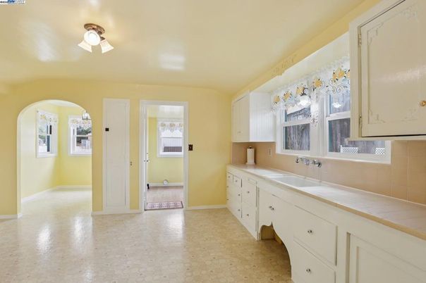 Bathroom, Interior, Tile Countertops