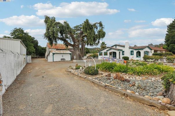 Backyard, Detached Garage, Exterior